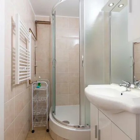 Studio Southwest 2 With Aircon & Free Parking *